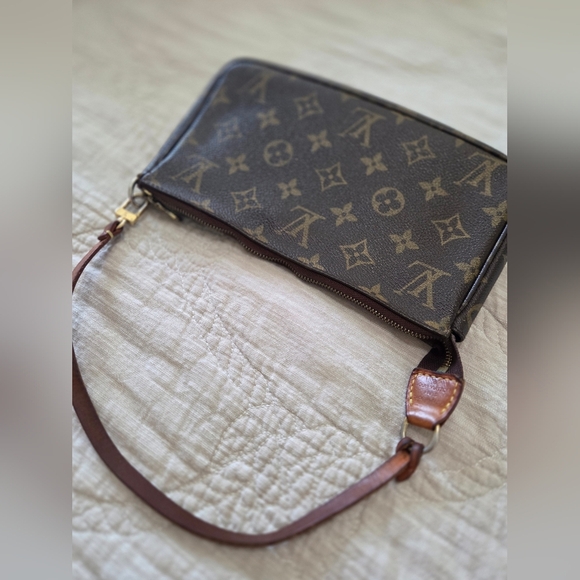 Authentic Louis Vuitton Monogram Clutch - Picture 1 of 10